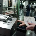 New York subway pass OMNY au tourniquet du métro