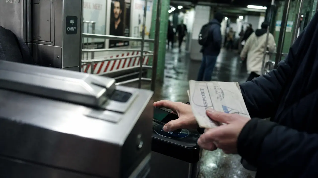New York subway pass OMNY au tourniquet du métro