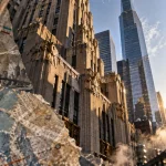 Architectural guide New York : façade Art déco à Midtown, vue grand angle