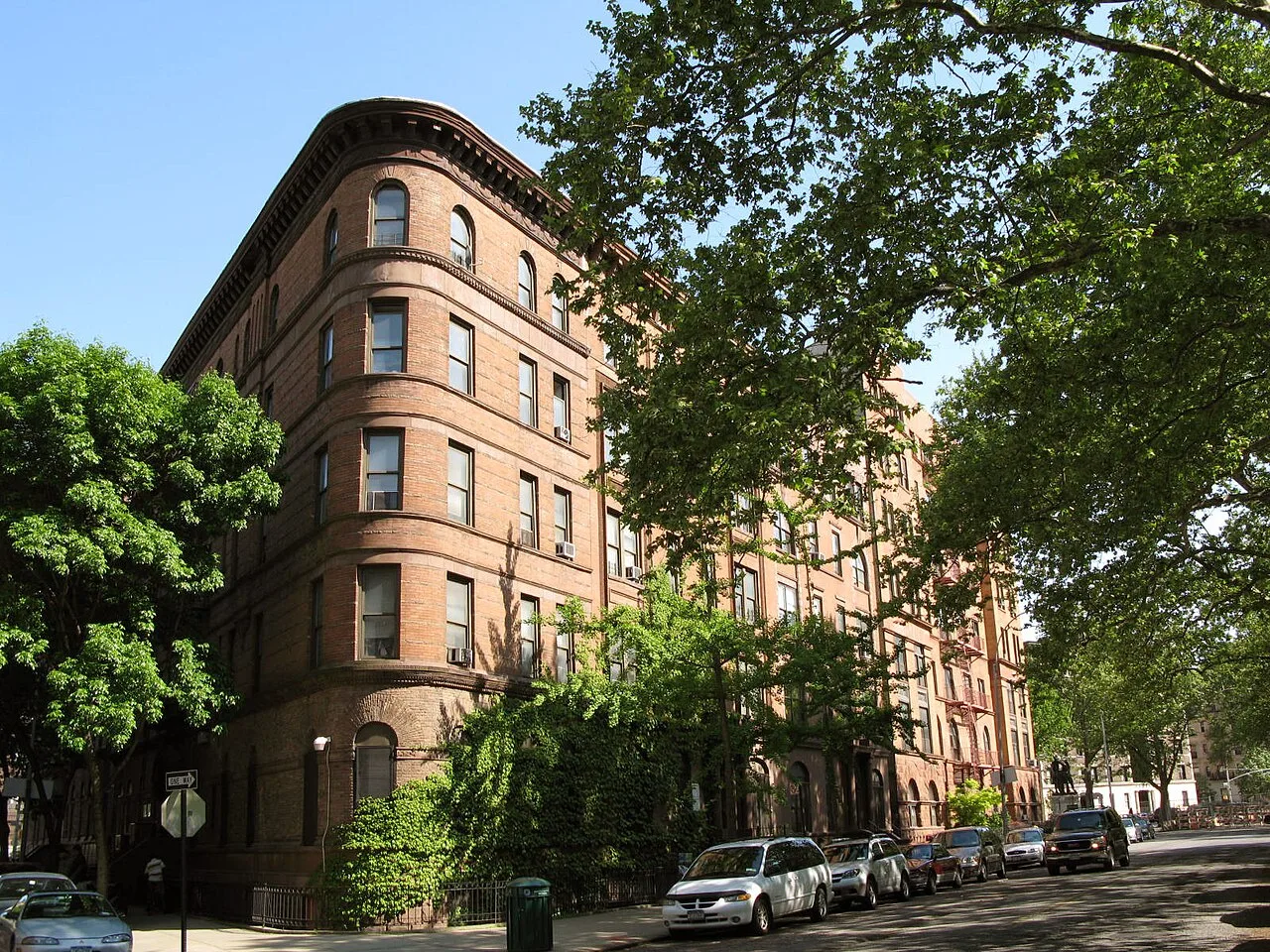 Immeubles de Morningside Avenue à Harlem, face au parc