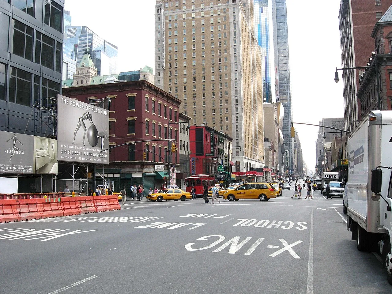 Eighth Avenue à hauteur de la 46e Rue, à Hell’s Kitchen